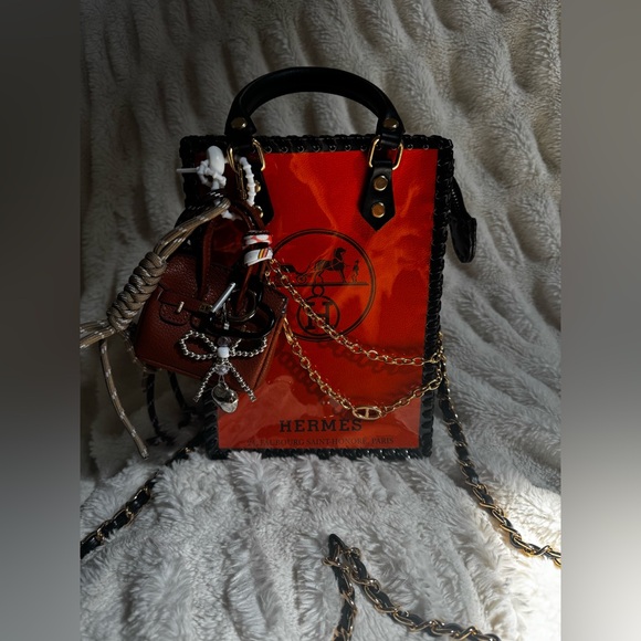 🩷Valentine Special!!🩷
Handmade Upcycled Orange and Black Women's Crossbody Bag - Picture 4 of 5